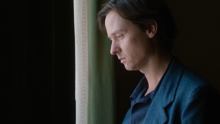 Tom Schilling spielt Jakob Fabian.