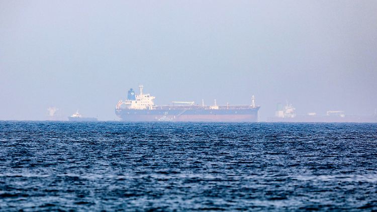 Öltanker wie dieser israelische am Hafen des Emirats Fudschaira sollen extrem vorsichtig sein. 