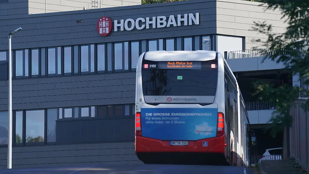 Die-Hochbahn-hat-einen-Vertrag-fuer-neue-Elektrobusse-abgeschlossen