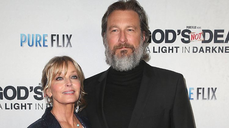 Lange zusammen, jetzt auch verheiratet: Bo Derek und John Corbett