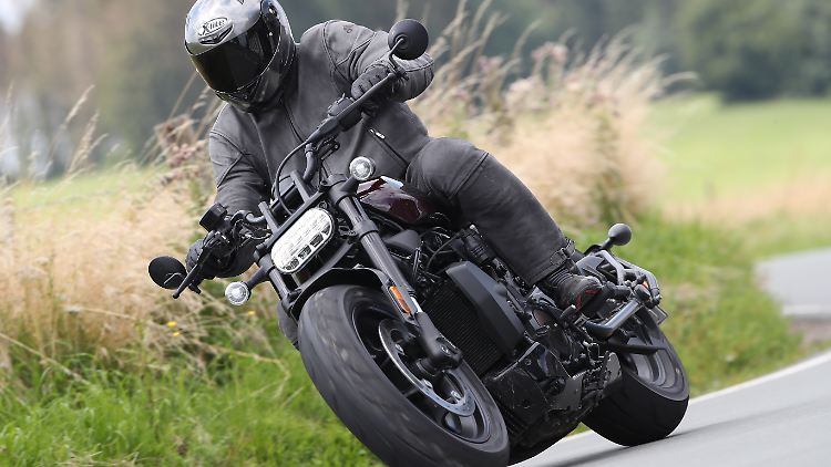 Die Harley-Davidson Sportster S mit neuem Revolution Max 1250-Triebwerk macht ihrem Namen alle Ehre.