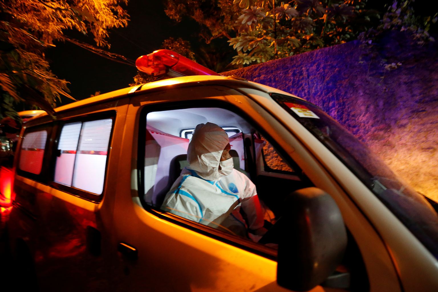 Eigentlich ist Ardi Novriansyah Taxifahrer. Aber wegen der Corona-Beschränkungen in Indonesien kann er seine Arbeit gerade nicht ausüben.
