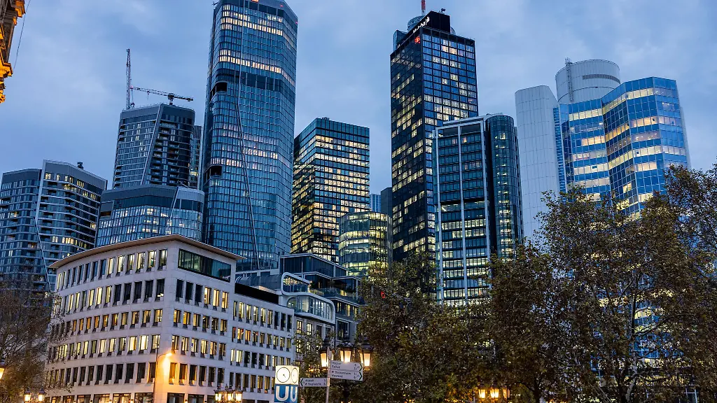 Wolkiges-Wetter-in-Frankfurt