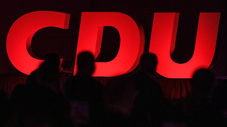 Die CDU geht gegen eine Hackerin vor, die auf eine Schwachstelle in einer App hinwies.