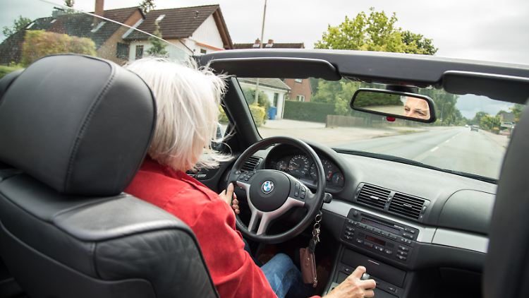 Die anhaltende Mobilität älterer Menschen wird künftig auch zu mehr Unfällen in dieser Altersgruppe führen. 