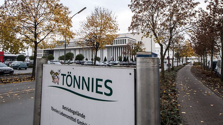 Tönnies ist mit weitem Abstand der größte Schlachtbetrieb in Deutschland.
