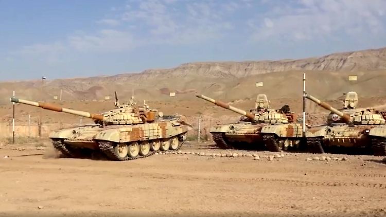 Russland hat bereits mehrere Panzer aus Duschanbe in die Nähe der afghanischen Grenze verlegt. 