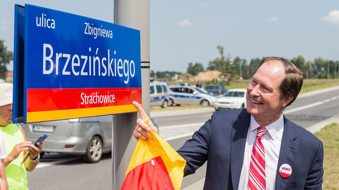 Der Vater von Mark Brzezinski ist in Polen so bekannt und beliebt, dass in Breslau eine Haltestelle nach ihm benannt wurde.