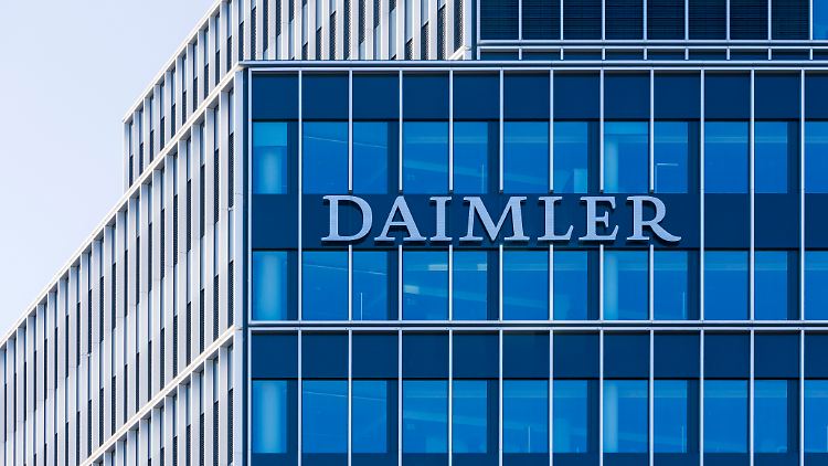 Daimler lehnte eine Stellungnahme zu den Ermittlungen ab.