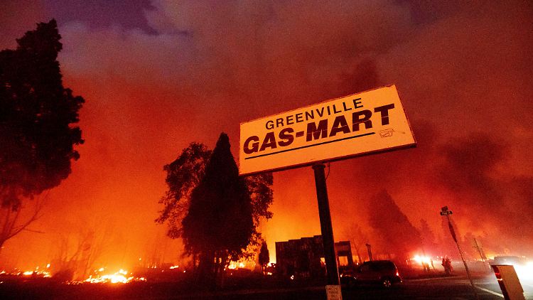Flammendes Inferno: Foto aus der Ortschaft Greenville.