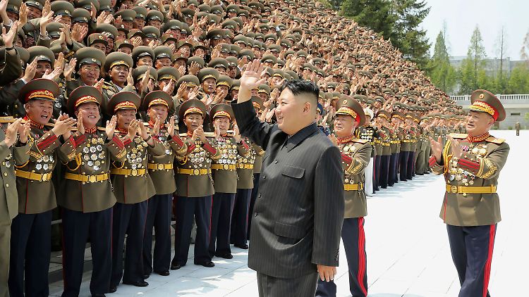 Kim ließ sich noch Ende Juli wieder einmal bejubeln, musste aber Probleme in der Lebensmittelversorgung einräumen.