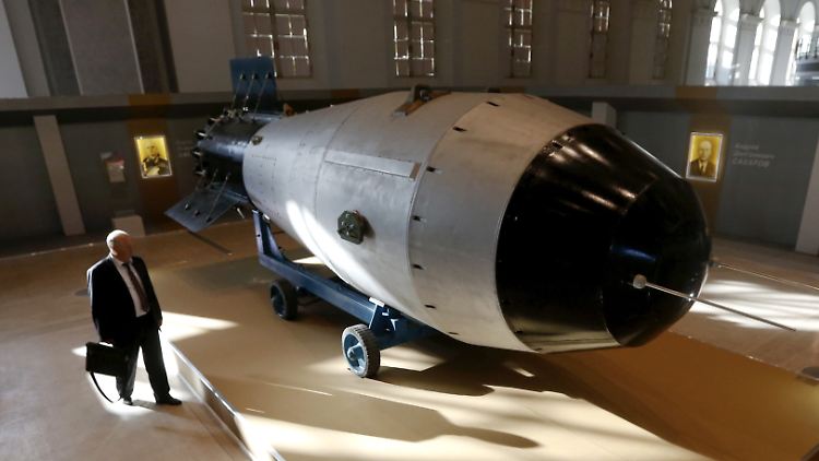 Ein Nachbau der größten sowjetischen Atombombe, die jemals zur Explosion gebracht wurde: die AN-602. 
