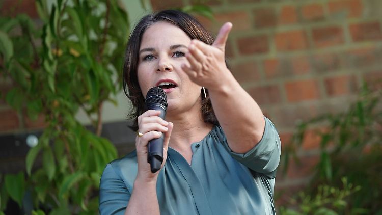 "Vorschläge abzulehnen, ohne selbst welche zu machen, bringt uns keinen Meter voran", sagt Grünen-Kanzlerkandidatin Baerbock.