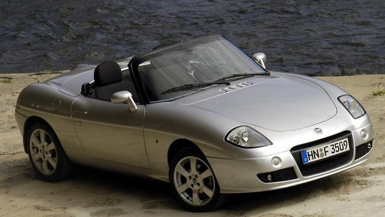 Ein Roadster aus Italien: Von 1995 bis 2005 baute Fiat die optisch gelungene Barchetta. Laut ADAC schwächelt das Fahrzeug aber bei der Zuverlässigkeit. 