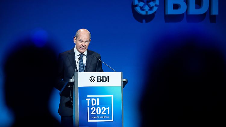 "Unentschlossen": SPD-Kanzlerkandidat Scholz im Juni beim Schaulaufen vor dem Industrieverband BDI.