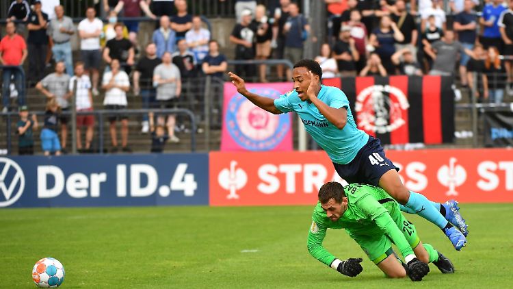 Greuther Fürth stolpert erst und fällt am Ende: Der Aufsteiger fliegt in Babelsberg aus dem DFB-Pokal.