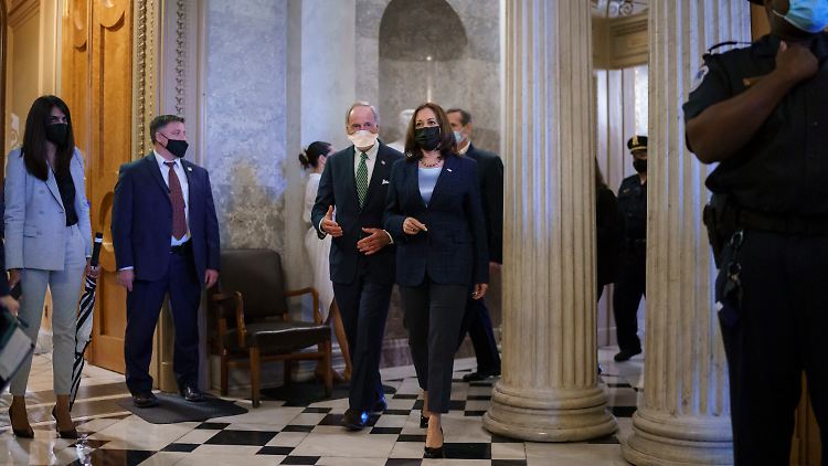 Kamala Harris warb bei den Senatoren für Unterstützung des Gesetzes.