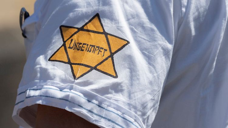 Einige Menschen machen Juden pauschal für die Ausbreitung des Coronavirus verantwortlich und schüren so antisemitische Vorurteile. 