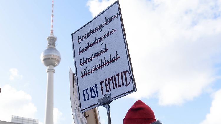 Demonstrationsplakat zum internationalen Frauentag in Berlin.