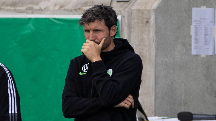 Nach nur wenigen Monaten ist Schluss: Mark van Bommel wird vom VfL Wolfsburg entlassen.