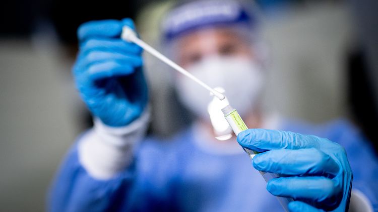 Seit Beginn der Pandemie zählt das RKI 3.805.063 positive Tests in Deutschland.