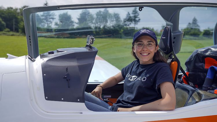 Mit diesem Shark-Ultralight-Flugzeug versucht Zara Rutherford, einen neuen Rekord aufzustellen und die jüngste Frau zu werden, die allein in einem Kleinflugzeug um die Welt fliegt.