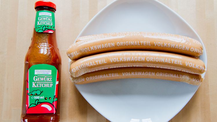 Deutscher geht es wohl nicht: Currywurst und Ketchup aus der Volkswagen-Produktion.