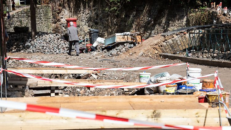 Allein in NRW sei ein Schaden von gut 13 Milliarden Euro entstanden, sagte Regierungschef Laschet.