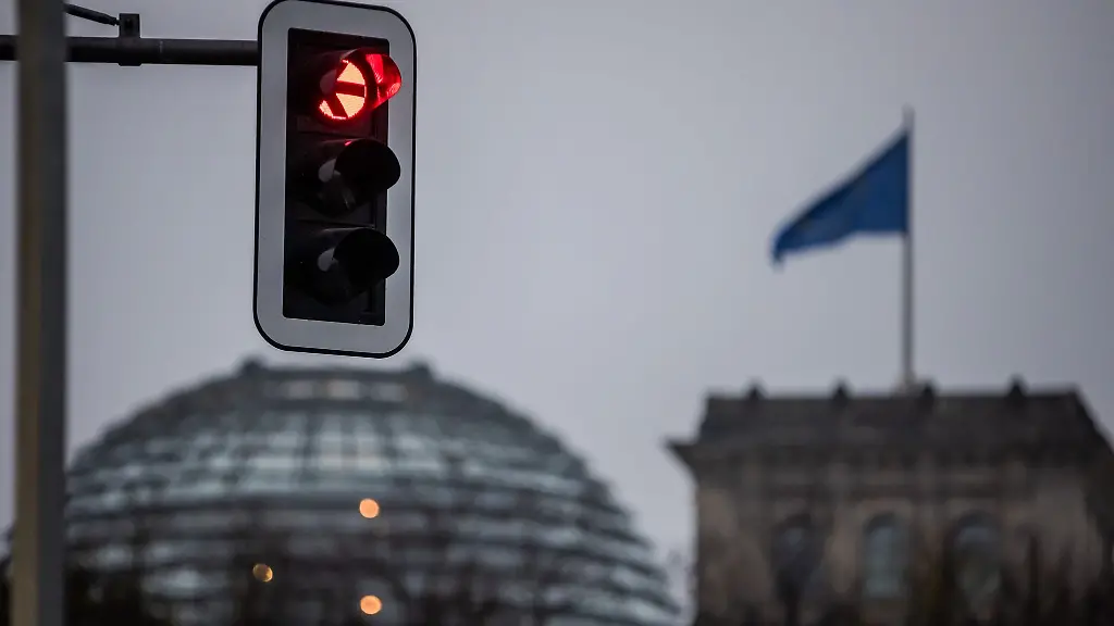 Dass-SPD-Gruene-und-FDP-im-Bund-nun-getrennte-Wege-gehen-laesst-die-Zahl-neuer-Parteimitglieder-wachsen-auch-in-Niedersachsen