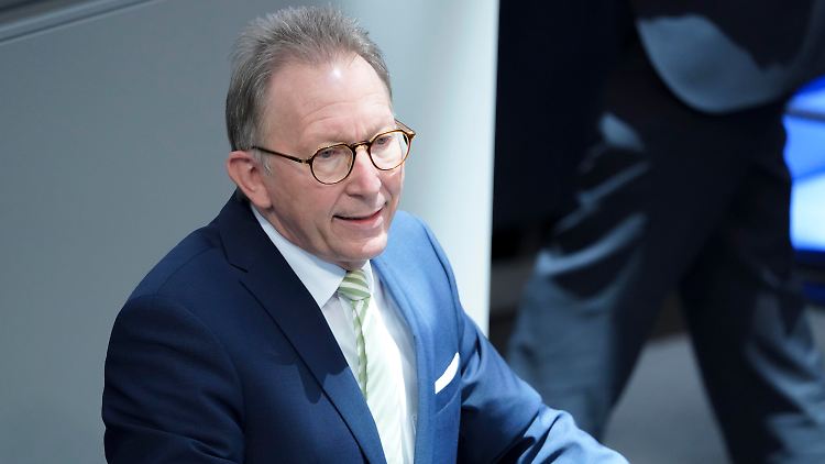 Tests ab Oktober selbst zu bezahlen, findet Erwin Rüddel gerecht.
