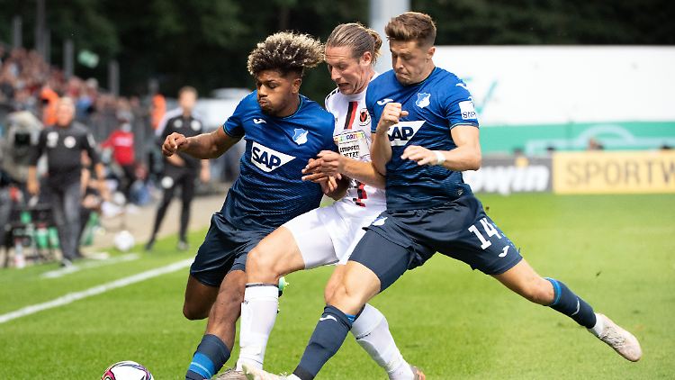 Anstrengende erste Pokalrunde: Die TSG Hoffenheim hatte sich den Auftritt beim Drittligisten Viktoria Köln leichter erhofft.