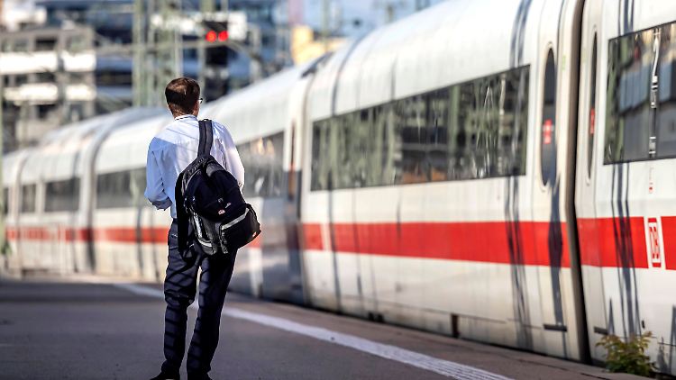 Die Arbeitskampfmaßnahmen dauern bis Freitagmorgen - für Reisende bedeutet das Zugausfälle und Verspätungen.