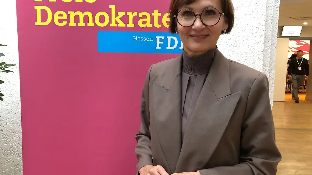 Bettina-Stark-Watzinger-ist-zur-hessischen-FDP-Spitzenkandidatin-fuer-die-bevorstehende-Bundestagswahl-gewaehlt-worden