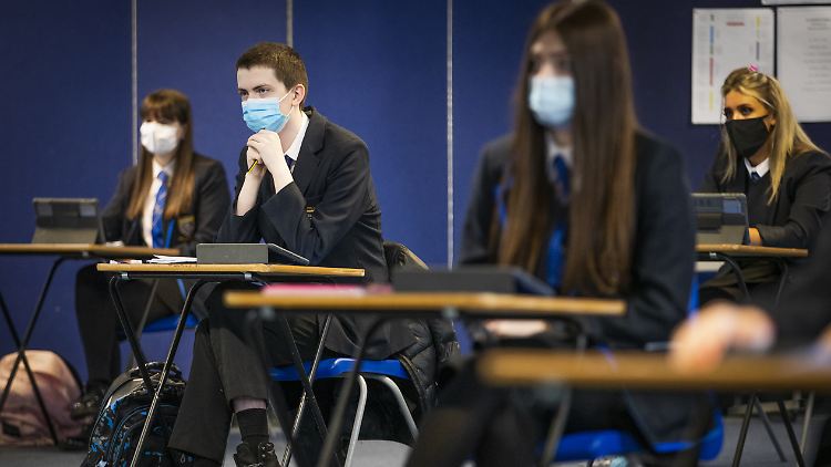 Die britische Regierung will im Bildungsbereich so schnell wie möglich wieder in den Normalbetrieb.