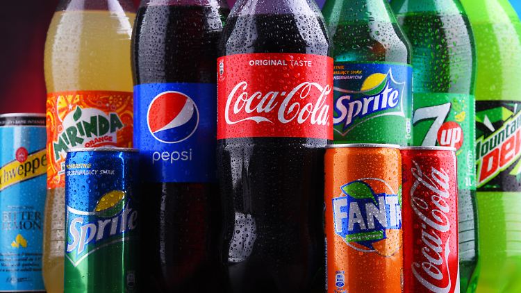 Softdrinks enthalten oft viel Zucker.