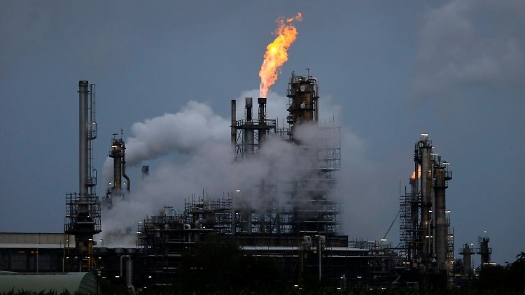 Fast die Hälfte der Deutschen glaubt, es entstünden durch klimapolitische Maßnahmen in etwa so viele Jobs, wie verloren gehen.