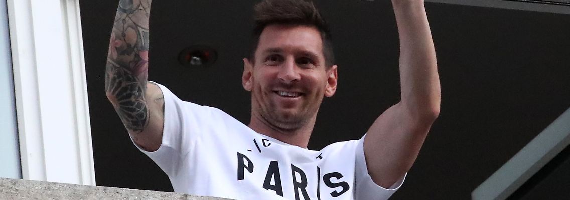 Messi war schon am Nachmittag mit einem Privatjet gelandet und wurde dann von den wartenden Fans begrüßt.