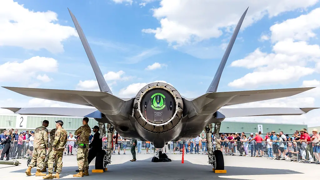 Eine-Anfrage-mehrerer-Brandenburger-BSW-Landtagsabgeordneter-zum-Fliegerhorst-Holzdorf-ist-zurueckgezogen-worden-Archivbild