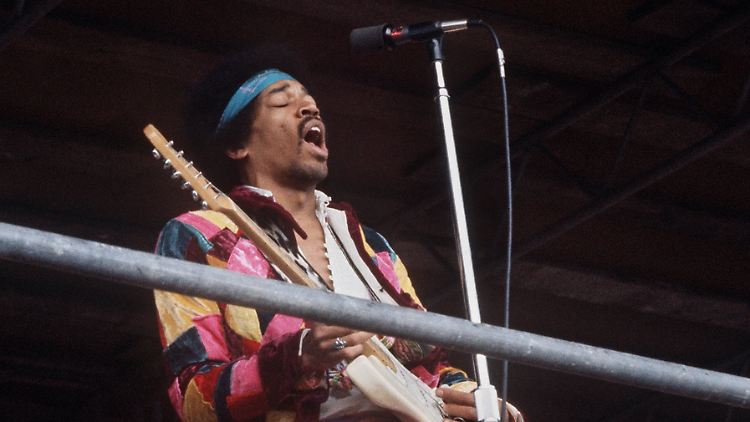 Letzter Auftritt vor seinem Tod im September 1970: Jimi Hendrix spielt beim Love-and-Peace-Festival auf der Ostseeinsel Fehmarn.
