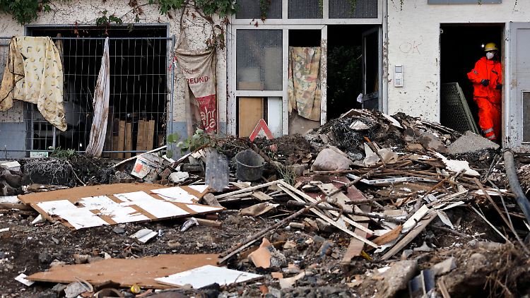 Wegen der verheerenden Hochwasser rechnen deutsche Versicherer in der zweiten Jahreshälfte mit hohen Schadenszahlungen.