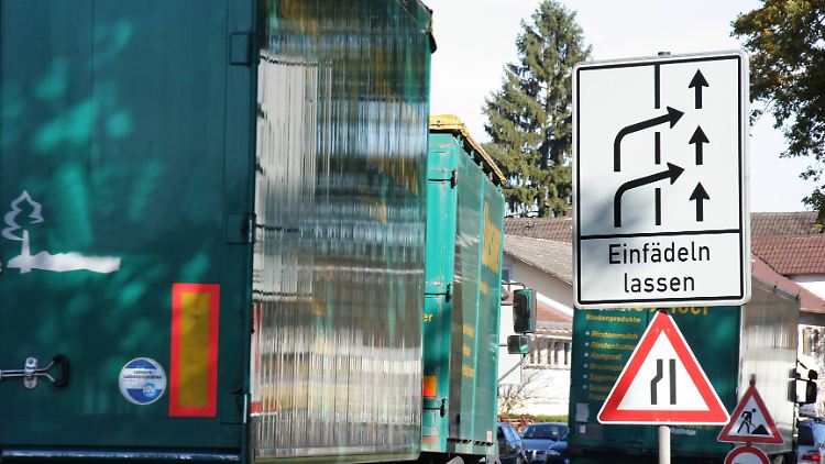 Der bevorrechtigte Spurwechsler hat eine erhöhte Sorgfaltspflicht.