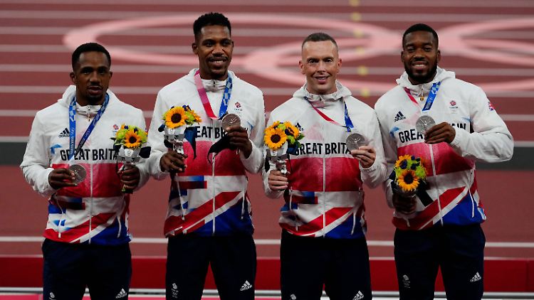 Ujah (l.) war Startläufer der britischen Staffel.