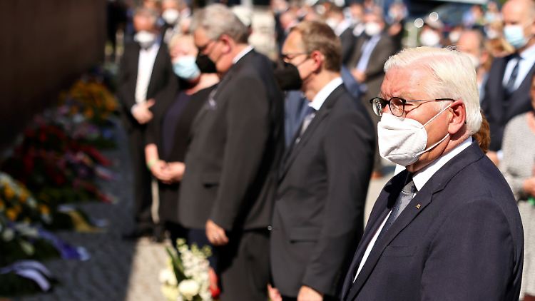 Die Mauer sei von einem Staat gebaut worden, "der seine eigenen Bürger in seinem Land einsperren musste, um überhaupt noch eine Zeit lang funktionieren zu können", sagte Steinmeier.