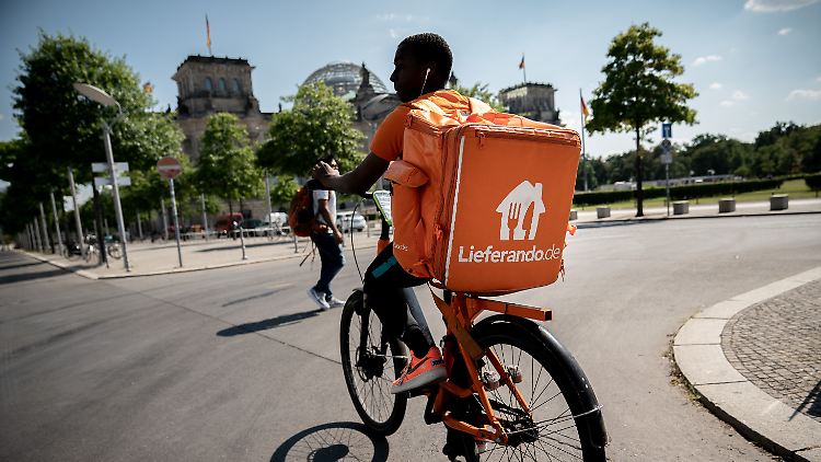 10.000 Fahrer und Fahrerinnen arbeiten für den Essenslieferdienst.
