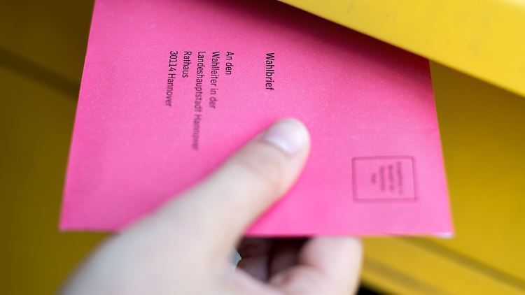Grundsätzlich können alle Wahlberechtigtenn ohne Vorliegen eines besonderen Grundes an der Briefwahl teilnehmen.