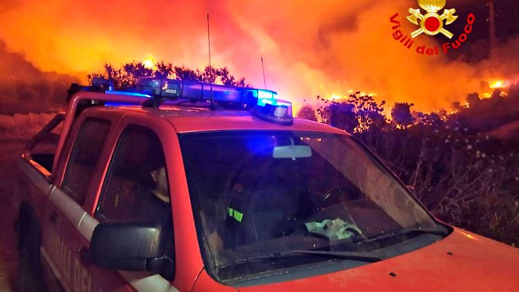 In Italien wüten die Flammen weiter - es sind neue Waldbrände ausgebrochen.