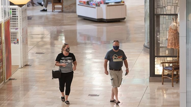 US-Verbraucher haben mit der Inflation zu kämpfen: Waren sind im Juli 5,4 Prozent teurer als noch im Juni.