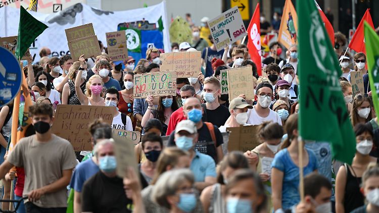 Die Polizei zählte 4500 Teilnehmerinnen und Teilnehmern gesprochen.