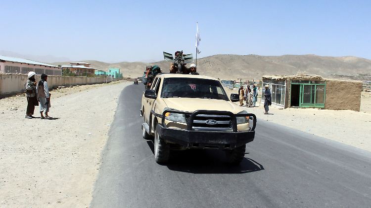 Kabul in Reichweite: Taliban-Milizen auf dem Vormarsch, hier bei Ghasni.