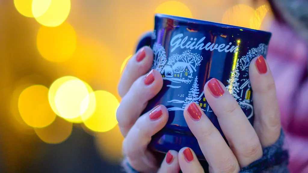 Gluehwein-und-Co-kosten-vielerorts-dieses-Jahr-genauso-viel-wie-2023